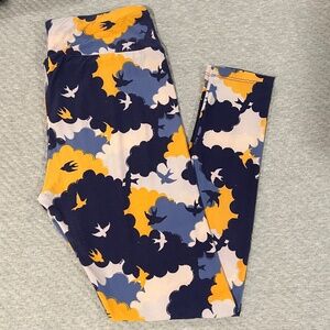 LuLaRoe TC Leggings - EUC - colorful bird and cloud pattern